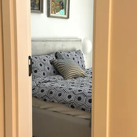 Apartment Next To The Lift Downtown *