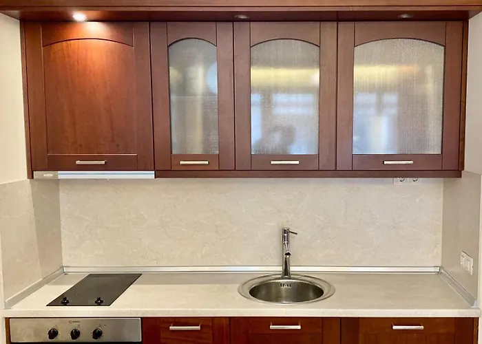 Next To The Lift Downtown 반스코