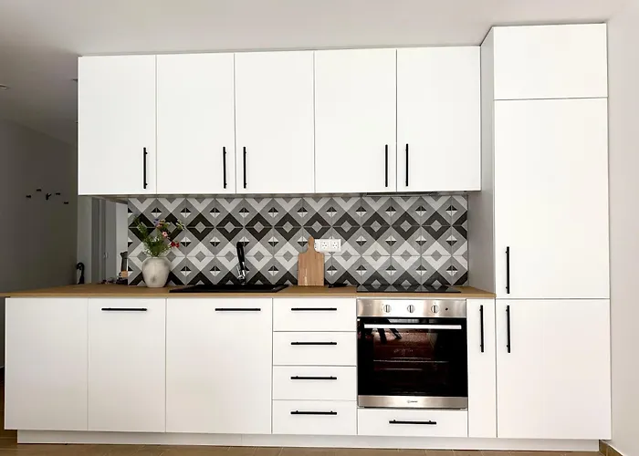 Next To The Lift Downtown 반스코