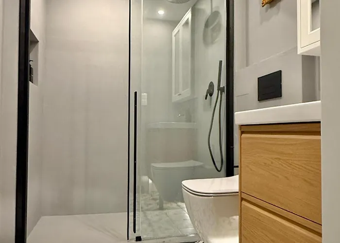 Next To The Lift Downtown * 반스코