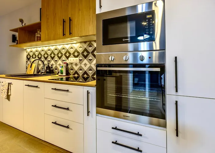 Next To The Lift Downtown * 반스코