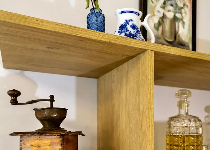 Next To The Lift Downtown * 반스코